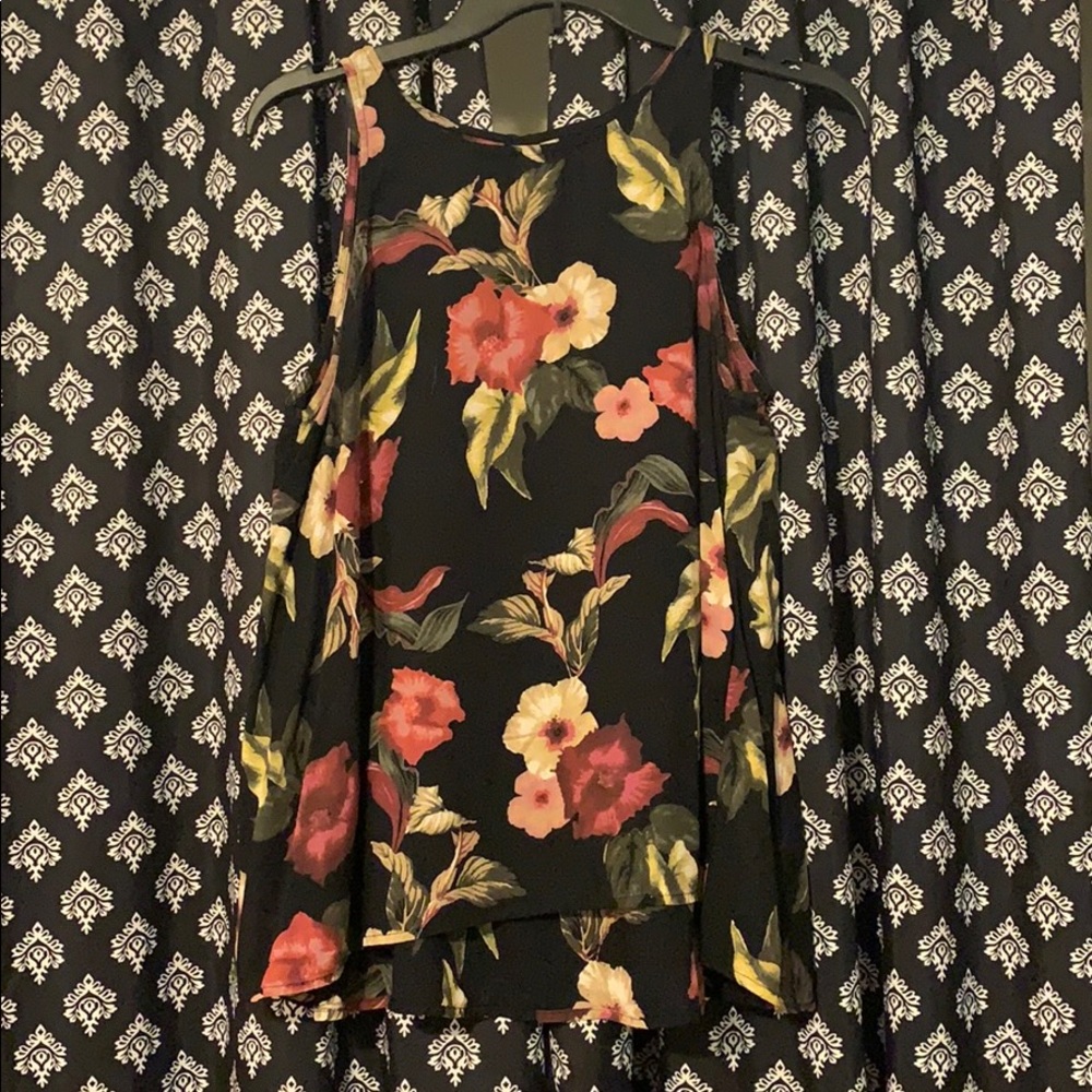 Hollister flowy top